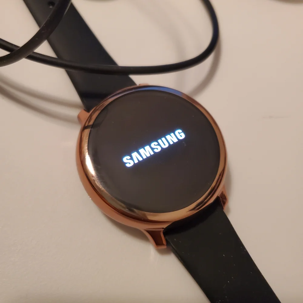 Samsung Galaxy Smart Watch Active 2 Black and Rose Gold Like New + Accessories